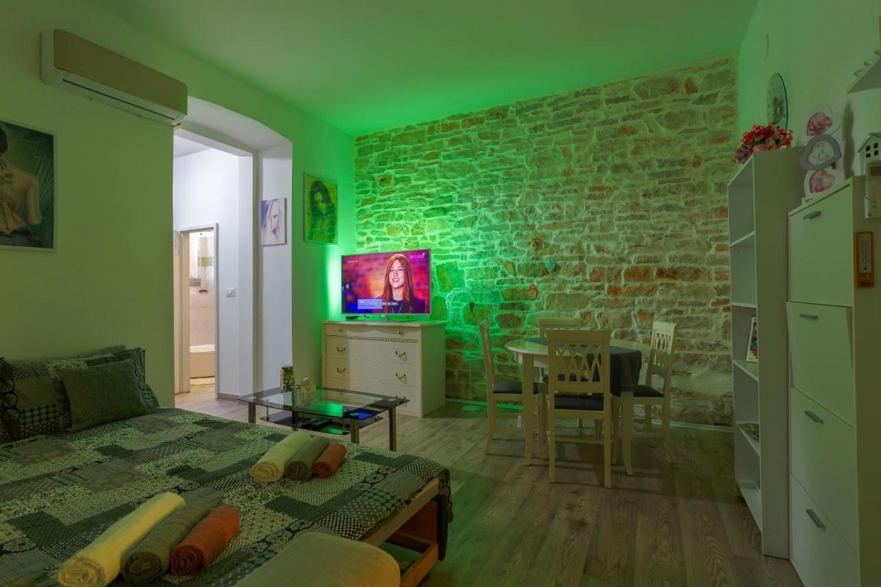 Rich Apartment Pula Eksteriør billede